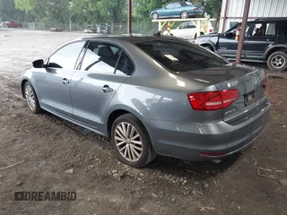 2015 Volkswagen Jetta SE with VIN 3VWD07AJ9FM310300, listed as a IAAI auction lot 42433664 with 117,579 mi miles and . Bid and sale history available at DreamBid. Image 3.