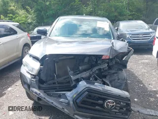 2020 Toyota Tacoma SR z VIN 5TFRZ5CN0LX088271, wystawiony jako IAAI lot #42169345 z przebiegiem 75 654 mil mil oraz . Historia ofert i sprzedaży dostępna na DreamBid. Obrazek 6.