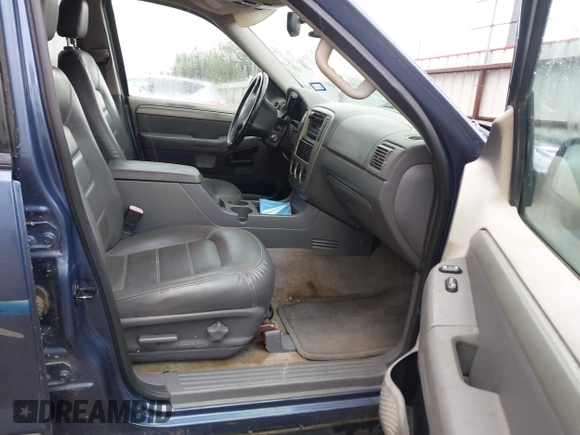 2003 Ford Explorer XLT with VIN 1FMZU73K73ZA63805, listed as a IAAI auction lot 42217052 with 266,219 mi miles and . Bid and sale history available at carsss.com. Image 5.