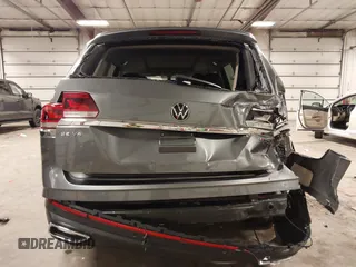 2021 Volkswagen Atlas SE z VIN 1V2KR2CA5MC606590, wystawiony jako IAAI lot #42383813 z przebiegiem 45 087 mil mil oraz . Historia ofert i sprzedaży dostępna na DreamBid. Obrazek 16.