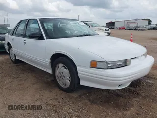 1997 Oldsmobile Cutlass Supreme S z VIN 1G3WH52M1VF314714, wystawiony jako IAAI lot #42092566 z przebiegiem 122 959 mil mil oraz . Historia ofert i sprzedaży dostępna na DreamBid. Obrazek 1.