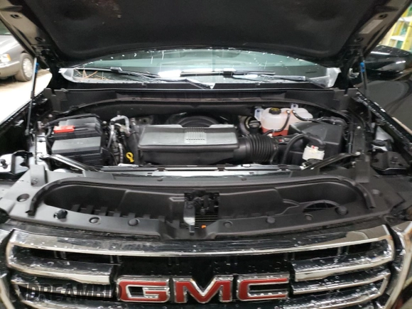 2024 GMC Yukon SLT with VIN 1GKS2BKDXRR331079, listed as a Copart auction lot 79533764 with 8,233 mi miles and Clean Title. Bid and sale history available at carsss.com. Image 12.