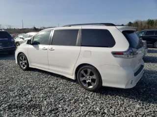2014 Toyota Sienna SE with VIN 5TDXK3DCXES498422, listed as a Copart auction lot 51060775 with 131,541 mi miles and Clean Title. Bid and sale history available at DreamBid. Image 2.