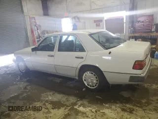 1992 Mercedes-Benz 300 with VIN WDBEA26D0NB615523, listed as a Copart auction lot 44381835 with 170,142 mi miles and Clean Title. Bid and sale history available at DreamBid. Image 2.