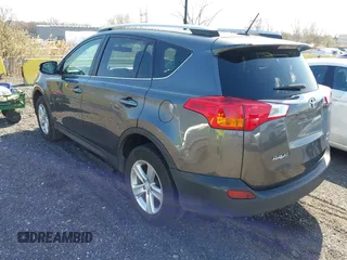 2014 Toyota RAV4 XLE with VIN 2T3RFREV2EW143193, listed as a IAAI auction lot 41892552 with 185,433 mi miles. Bid and sale history available at carsss.com. Image 3.