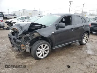 2015 Mitsubishi Outlander ES z VIN 4A4AP3AU4FE022543, wystawiony jako Copart lot #82769943 z przebiegiem Nie podano mil oraz Szkoda całkowita • Salvage title. Historia ofert i sprzedaży dostępna na DreamBid. Obrazek 1.