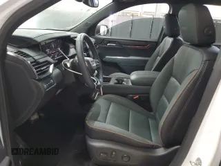 2024 GMC Acadia AWD AT4 z VIN 1GKENPKS1RJ163766, wystawiony jako Copart lot #82437144 z przebiegiem 4320 mil mil oraz Tytuł czysty. Historia ofert i sprzedaży dostępna na DreamBid. Obrazek 7.