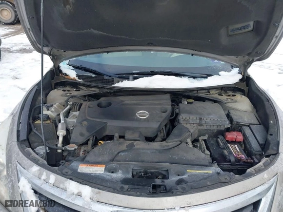 2015 Nissan Altima 2.5 S with VIN 1N4AL3AP7FN890135, listed as a IAAI auction lot 41284022 with 272,865 mi miles. Bid and sale history available at carsss.com. Image 10.