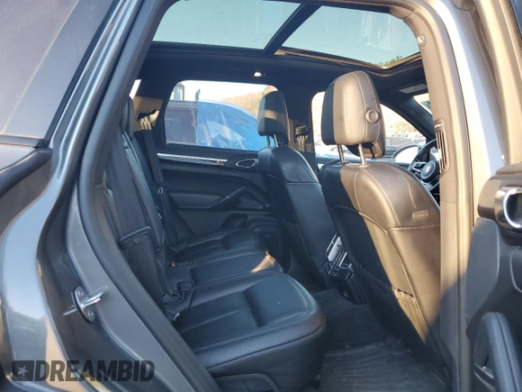 2017 Porsche Cayenne S с VIN WP1AB2A25HLA50282, выставлен на аукционе Copart как лот 80912384 с пробегом 44 744 миль миль и Списание • Salvage title. История ставок и продаж доступна на DreamBid. Изображение 11.