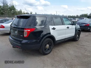 2013 Ford Utility Police Interceptor with VIN 1FM5K8AR3DGC20995, listed as a IAAI auction lot 42041125 with 199,419 mi miles. Bid and sale history available at carsss.com. Image 4.