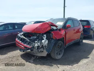 2019 Jeep Compass Altitude z VIN 3C4NJDBB3KT806607, wystawiony jako IAAI lot #41402626 z przebiegiem Nie podano mil oraz . Historia ofert i sprzedaży dostępna na DreamBid. Obrazek 6.