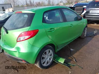 2011 Mazda 2 Sport z VIN JM1DE1HY2B0109615, wystawiony jako IAAI lot #42006812 z przebiegiem 197 402 mil mil oraz . Historia ofert i sprzedaży dostępna na DreamBid. Obrazek 4.