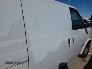2000 Chevrolet Astro Cargo Van with VIN 1GCDM19W0YB145347, listed as a IAAI auction lot 42070098 with 183,723 mi miles. Bid and sale history available at carsss.com. Image 1.