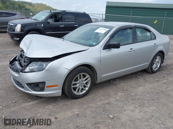 2012 Ford Fusion S with VIN 3FAHP0GA3CR127140, listed as a IAAI auction lot 42127986 with 83,447 mi miles and . Bid and sale history available at carsss.com. Image 2.