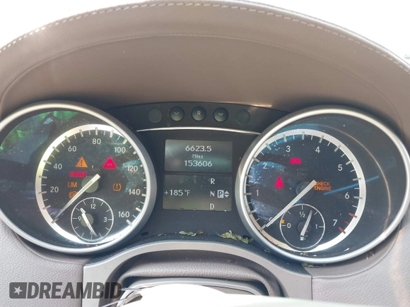 2011 Mercedes-Benz GL-Class GL 450 with VIN 4JGBF7BE8BA627367, listed as a IAAI auction lot 39992230 with 153,606 mi miles. Bid and sale history available at carsss.com. Image 7.
