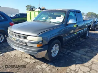 2000 Chevrolet Silverado 1500 with VIN 2GCEC19VXY1296243, listed as a IAAI auction lot 41568137 with 239,533 mi miles. Bid and sale history available at carsss.com. Image 17.