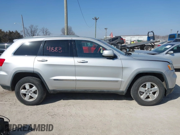 2011 Jeep Grand Cherokee Laredo z VIN 1J4RR4GG3BC589578, wystawiony jako IAAI lot #41804883 z przebiegiem 113 016 mil mil oraz . Historia ofert i sprzedaży dostępna na DreamBid. Obrazek 13.