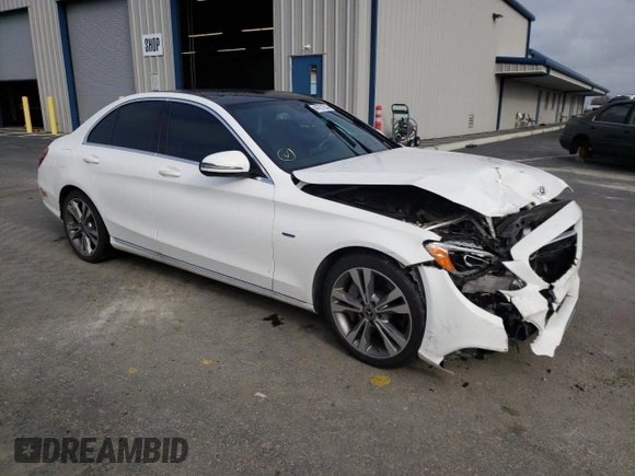 2018 Mercedes-Benz C 350e with VIN 55SWF4HB9JU255561, listed as a Copart auction lot 44701353 with 70,881 mi miles and . Bid and sale history available at DreamBid. Image 4.