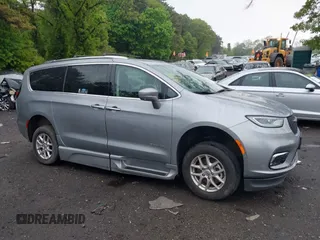 2021 Chrysler Pacifica Touring L z VIN 2C4RC1BG7MR591356, wystawiony jako IAAI lot #42256765 z przebiegiem 32 653 mil mil oraz . Historia ofert i sprzedaży dostępna na DreamBid. Obrazek 13.