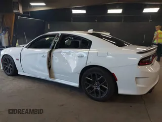 2019 Dodge Charger Scat Pack z VIN 2C3CDXGJ4KH674406, wystawiony jako IAAI lot #42083857 z przebiegiem 54 510 mil mil oraz . Historia ofert i sprzedaży dostępna na DreamBid. Obrazek 3.