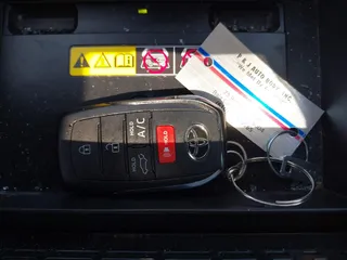 2024 Toyota bZ4X XLE z VIN JTMABACA3RA087070, wystawiony jako IAAI lot #42135035 z przebiegiem 17 498 mil mil oraz . Historia ofert i sprzedaży dostępna na DreamBid. Obrazek 11.