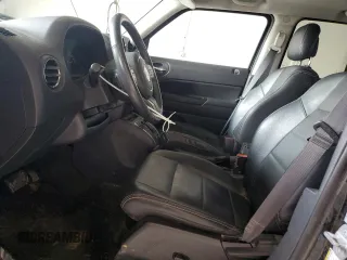 2016 Jeep Patriot Latitude z VIN 1C4NJRFB1GD799628, wystawiony jako Copart lot #60690555 z przebiegiem 43 021 mil mil oraz Szkoda całkowita • Salvage title. Historia ofert i sprzedaży dostępna na DreamBid. Obrazek 7.