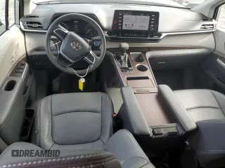 2021 Toyota Sienna LE z VIN 5TDKRKEC4MS028772, wystawiony jako Copart lot #55316275 z przebiegiem 93 840 mil mil oraz Szkoda całkowita • Salvage title. Historia ofert i sprzedaży dostępna na DreamBid. Obrazek 8.