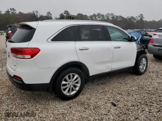 2017 Kia Sorento LX V6 with VIN 5XYPG4A50HG247469, listed as a Copart auction lot 39062484 with 84,811 mi miles and Clean Title. Bid and sale history available at carsss.com. Image 3.