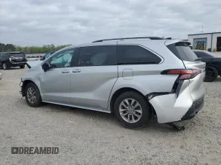 2022 Toyota Sienna XLE with VIN 5TDYRKEC6NS120686, listed as a Copart auction lot 51442535 with 80,655 mi miles and Clean Title. Bid and sale history available at carsss.com. Image 2.
