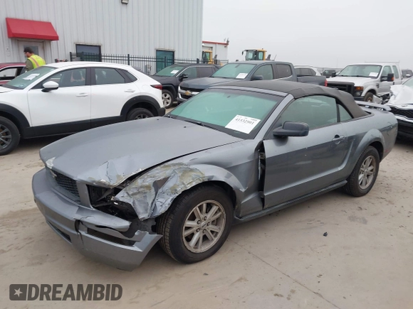 2006 Ford Mustang Standard with VIN 1ZVFT84N565190246, listed as a IAAI auction lot 41532901 with 209,885 mi miles and . Bid and sale history available at carsss.com. Image 2.