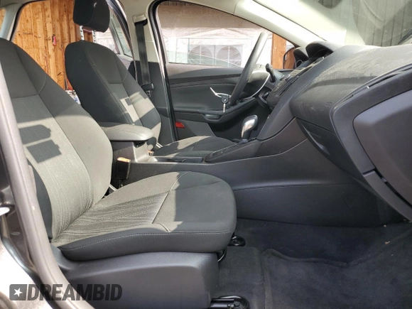2016 Ford Focus SE z VIN 1FADP3FE7GL238752, wystawiony jako Copart lot #59226335 z przebiegiem 46 289 mil mil oraz Czysty tytuł • Clean title. Historia ofert i sprzedaży dostępna na DreamBid. Obrazek 7.