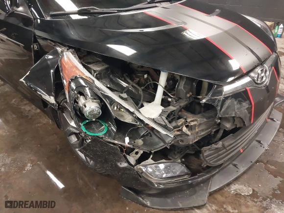 2015 Hyundai Veloster RE:FLEX with VIN KMHTC6AD2FU223615, listed as a IAAI auction lot 41388773 with 111,381 mi miles. Bid and sale history available at carsss.com. Image 18.
