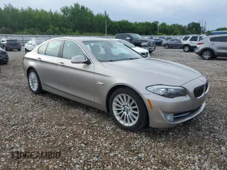 2011 BMW 5 Series 535i z VIN WBAFR7C51BC607779, wystawiony jako Copart lot #55216495 z przebiegiem 130 784 mil mil oraz Szkody całkowita. Historia ofert i sprzedaży dostępna na DreamBid. Obrazek 4.