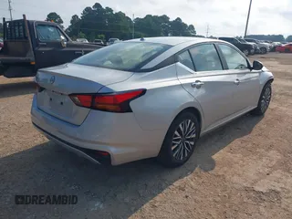 2025 Nissan Altima SV z VIN 1N4BL4DV6SN378171, wystawiony jako IAAI lot #42408449 z przebiegiem 5 405 mil mil oraz . Historia ofert i sprzedaży dostępna na DreamBid. Obrazek 4.