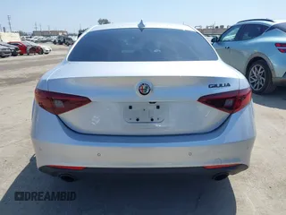 2019 Alfa Romeo Giulia z VIN ZARFAMAN7K7609854, wystawiony jako IAAI lot #42086641 z przebiegiem 45 398 mil mil oraz . Historia ofert i sprzedaży dostępna na DreamBid. Obrazek 16.