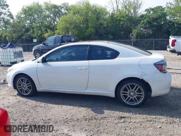 2009 Scion tC z VIN JTKDE167890297232, wystawiony jako IAAI lot #42256166 z przebiegiem 156 595 mil mil oraz . Historia ofert i sprzedaży dostępna na DreamBid. Obrazek 15.