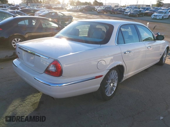 2007 Jaguar XJ with VIN SAJWA71B17SH12746, listed as a IAAI auction lot 41401422 with 99,735 mi miles. Bid and sale history available at carsss.com. Image 4.