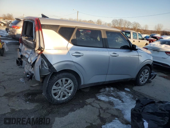 2020 Kia Soul LX with VIN KNDJ23AU1L7023333, listed as a Copart auction lot 88152725 with 104,514 mi miles and Salvage Title. Bid and sale history available at carsss.com. Image 3.