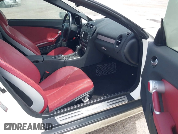 2006 Mercedes-Benz SLK 350 with VIN WDBWK56FX6F080862, listed as a IAAI auction lot 42153239 with 180,624 mi miles and . Bid and sale history available at DreamBid. Image 5.