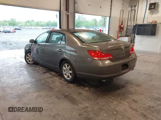 2007 Toyota Avalon XL z VIN 4T1BK36B17U193545, wystawiony jako IAAI lot #42202391 z przebiegiem 98 388 mil mil oraz . Historia ofert i sprzedaży dostępna na DreamBid. Obrazek 3.