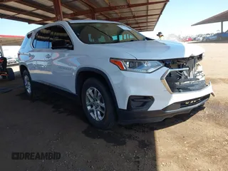 2019 Chevrolet Traverse LS z VIN 1GNERFKW6KJ159531, wystawiony jako IAAI lot #41997247 z przebiegiem 243 989 mil mil oraz . Historia ofert i sprzedaży dostępna na DreamBid. Obrazek 1.