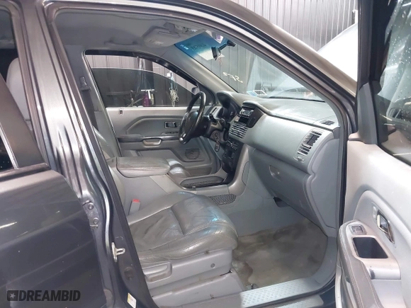 2004 Honda Pilot EX with VIN 2HKYF18584H522438, listed as a IAAI auction lot 41895785 with 118,360 mi miles. Bid and sale history available at carsss.com. Image 5.