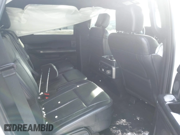 2018 Ford Expedition XLT with VIN 1FMJU1HT0JEA65668, listed as a IAAI auction lot 41005737 with 141,642 mi miles. Bid and sale history available at carsss.com. Image 8.