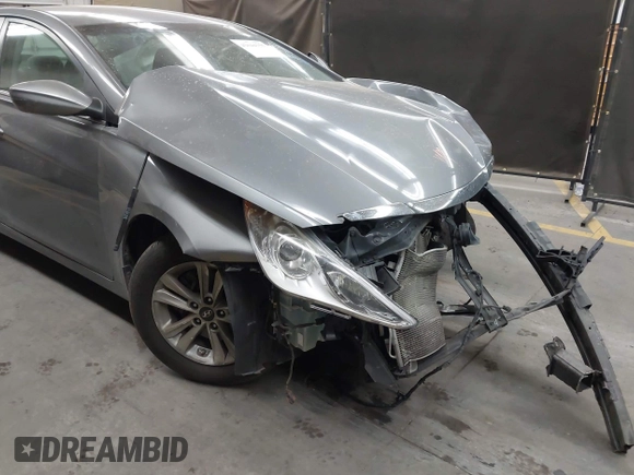 2013 Hyundai Sonata GLS z VIN 5NPEB4AC7DH620868, wystawiony jako IAAI lot #42044355 z przebiegiem 96 671 mil mil oraz . Historia ofert i sprzedaży dostępna na DreamBid. Obrazek 6.