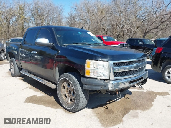 2013 Chevrolet Silverado 1500 LT with VIN 3GCPKSE70DG106167, listed as a IAAI auction lot 41745580 with 205,870 mi miles. Bid and sale history available at carsss.com. Image 1.