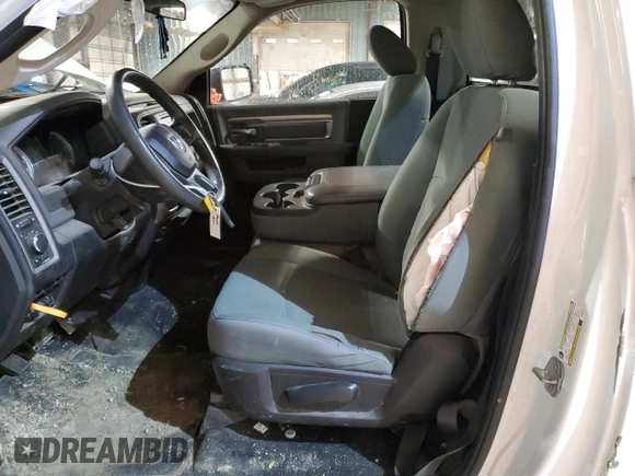2018 Ram 1500 Tradesman z VIN 3C6JR6DT7JG225151, wystawiony jako Copart lot #86207374 z przebiegiem 72 073 mil mil oraz Szkoda całkowita • Salvage title. Historia ofert i sprzedaży dostępna na DreamBid. Obrazek 7.