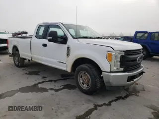 2017 Ford F-250 XLT with VIN 1FT7X2A61HEC90630, listed as a Copart auction lot 44420155 with 121,755 mi miles and Clean title. Bid and sale history available at DreamBid. Image 4.