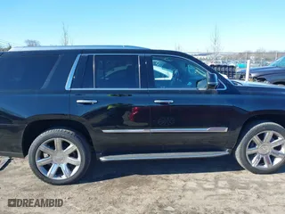 2019 Cadillac Escalade Premium Luxury with VIN 1GYS4CKJ0KR125240, listed as a IAAI auction lot 41568885 with 60,000 mi miles. Bid and sale history available at carsss.com. Image 13.