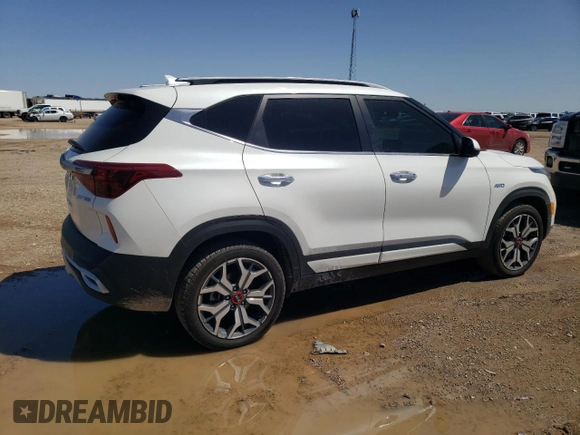 2021 Kia Seltos SX with VIN KNDETCA25M7139553, listed as a Copart auction lot 51842335 with 68,852 mi miles and Clean title. Bid and sale history available at DreamBid. Image 3.