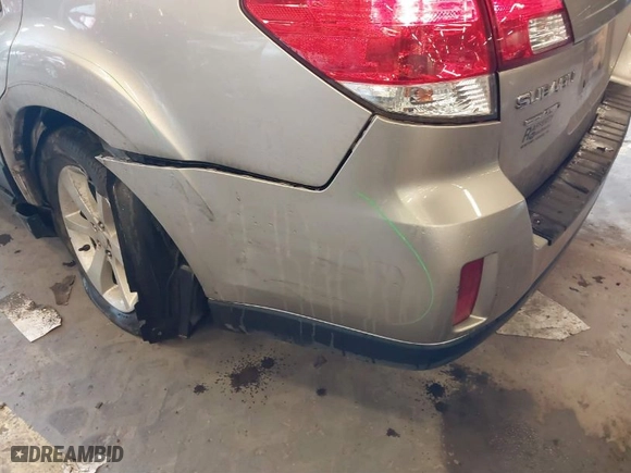 2014 Subaru Outback 2.5i Premium with VIN 4S4BRBCC6E3323986, listed as a IAAI auction lot 41622049 with 130,662 mi miles. Bid and sale history available at carsss.com. Image 19.